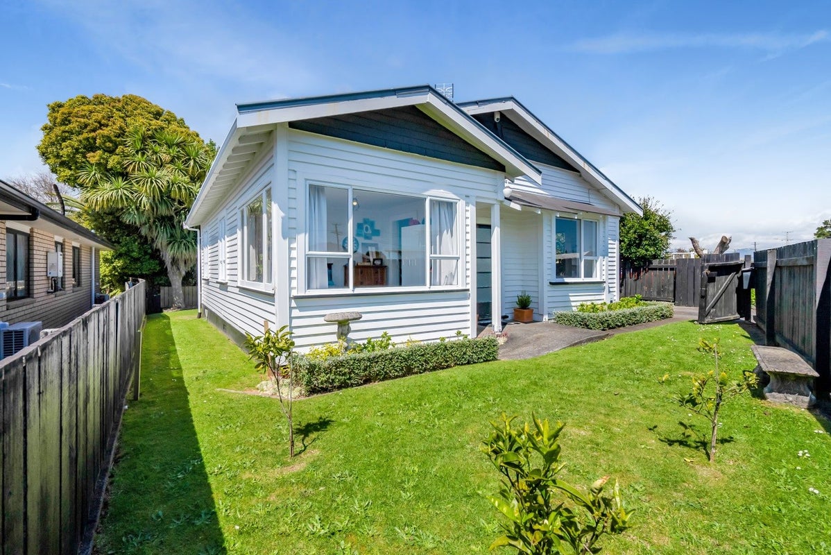 3 Tukapa Street, Westown, New Plymouth - Carousel 1