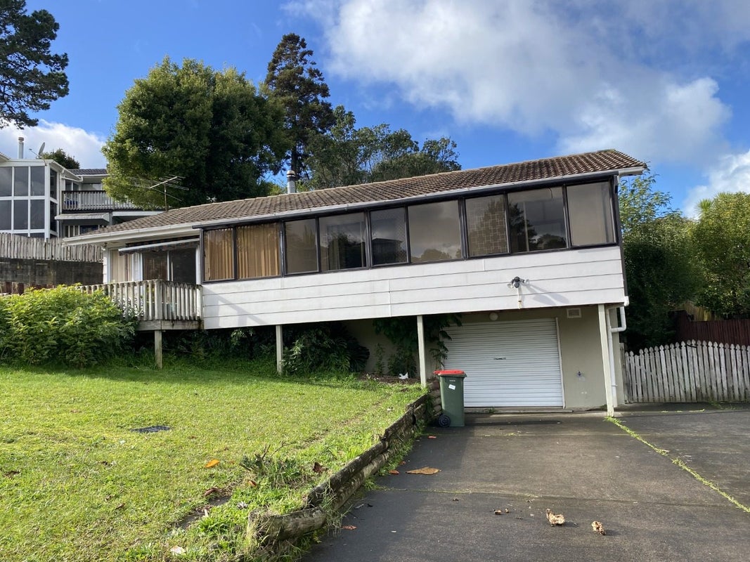 5 Kama Place, Sunnynook, Auckland - Carousel 1