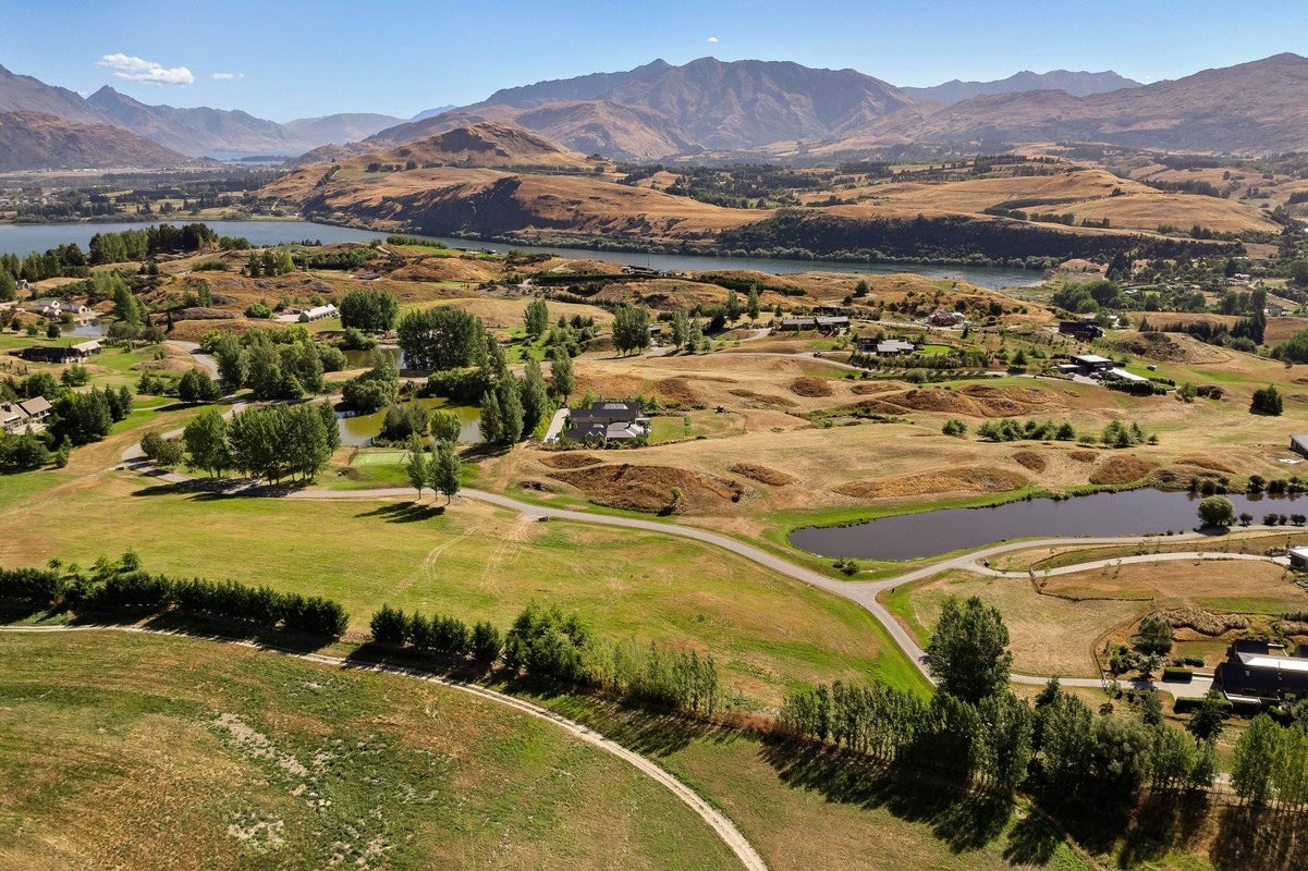 12 Bendemeer Lane, Lake Hayes, Queenstown - Carousel 1