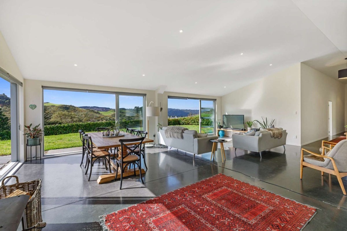 4 Bridle Way, Papakura - Carousel 2