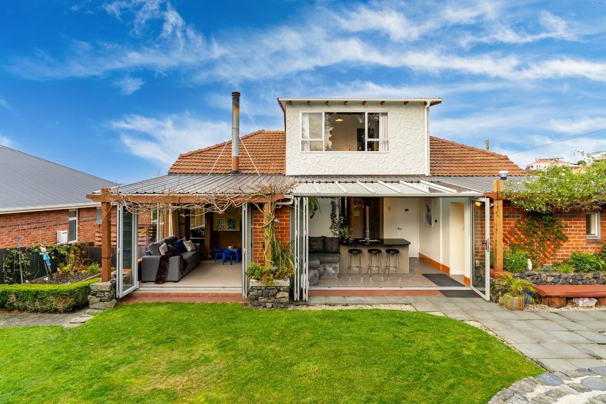 7 Byron Street, Mornington, Dunedin - Carousel 1