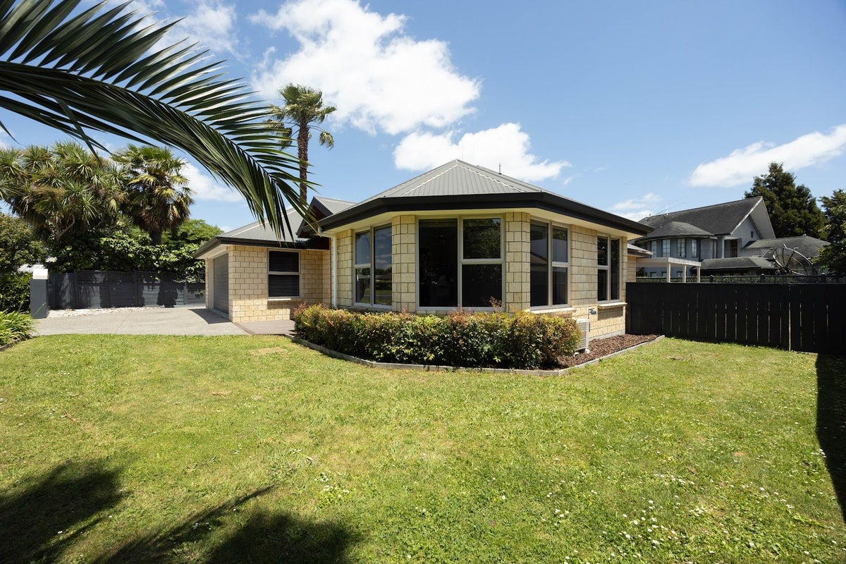 31 Caversham Drive, Rototuna, Hamilton - Carousel 2
