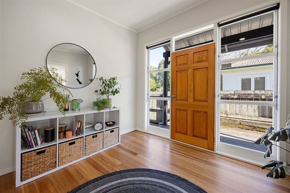 6 Gillies Avenue, Claudelands, Hamilton - Carousel 2