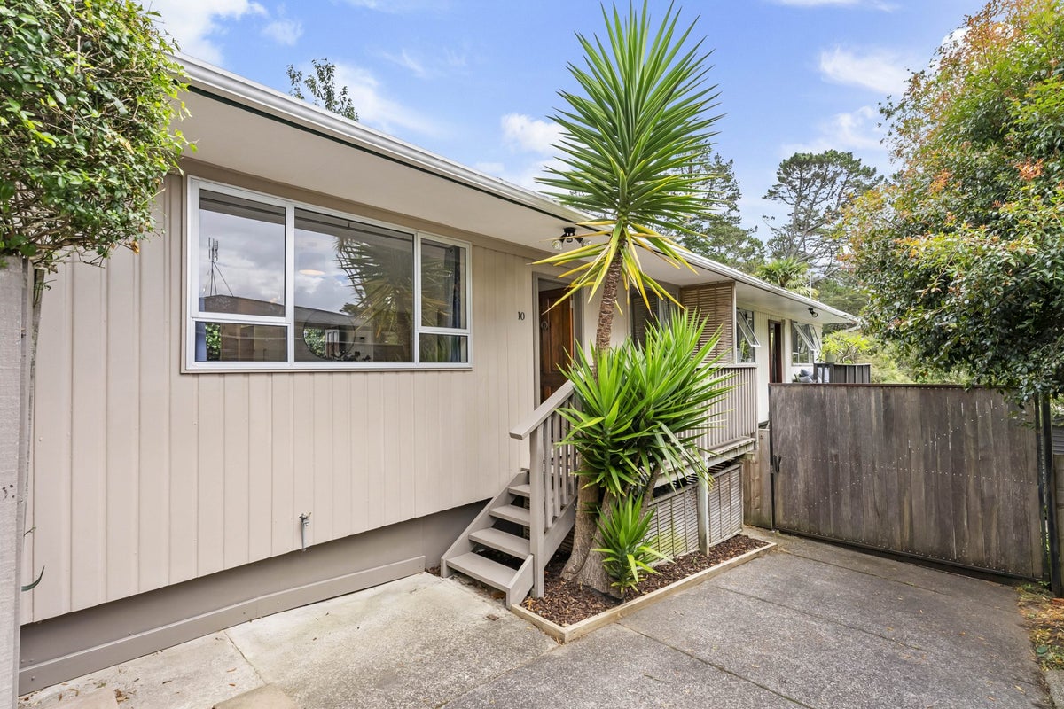 10 Kawaka Street, Titirangi, Auckland - Carousel 1