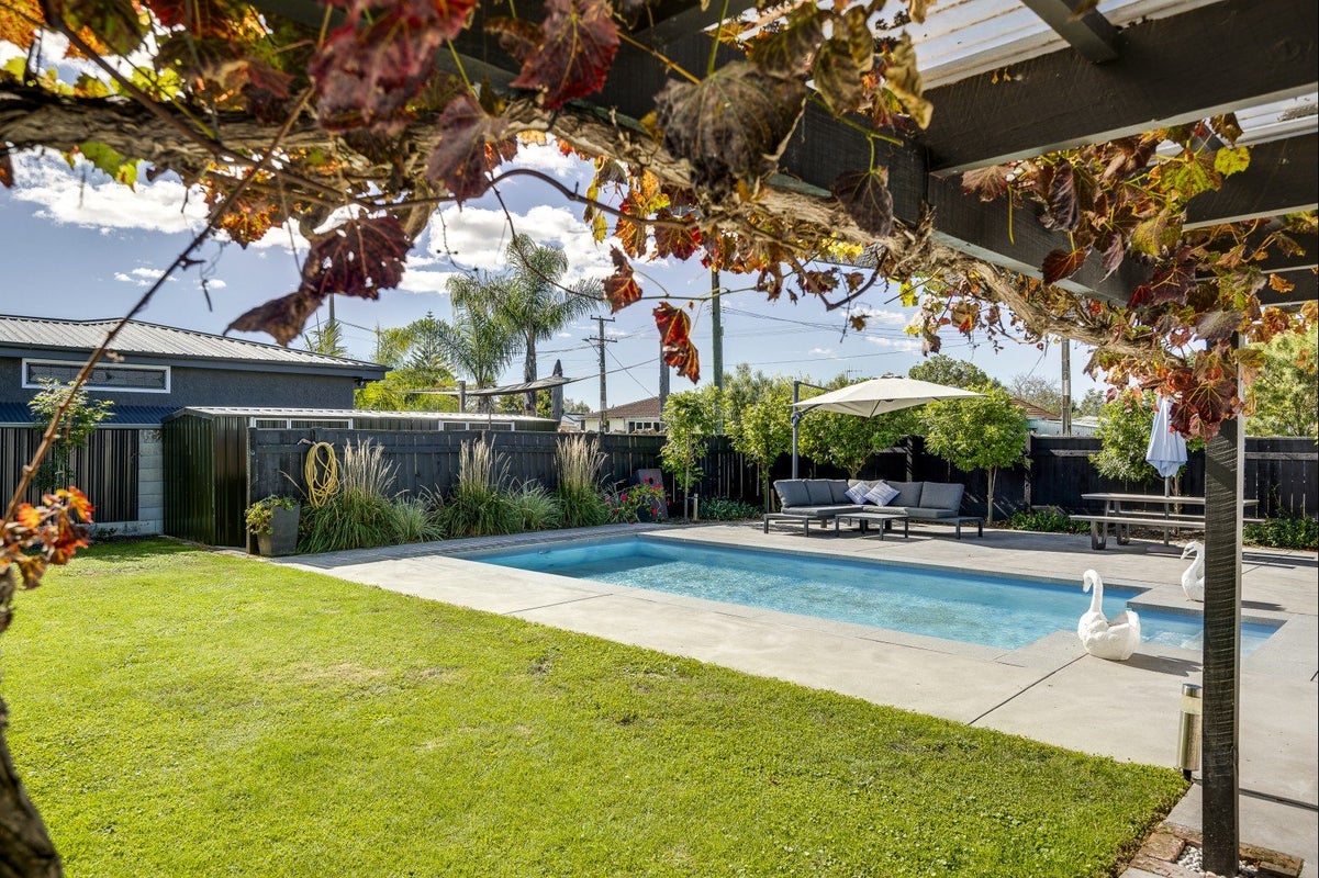 1 Jervois Road, Jervoistown, Napier - Carousel 1
