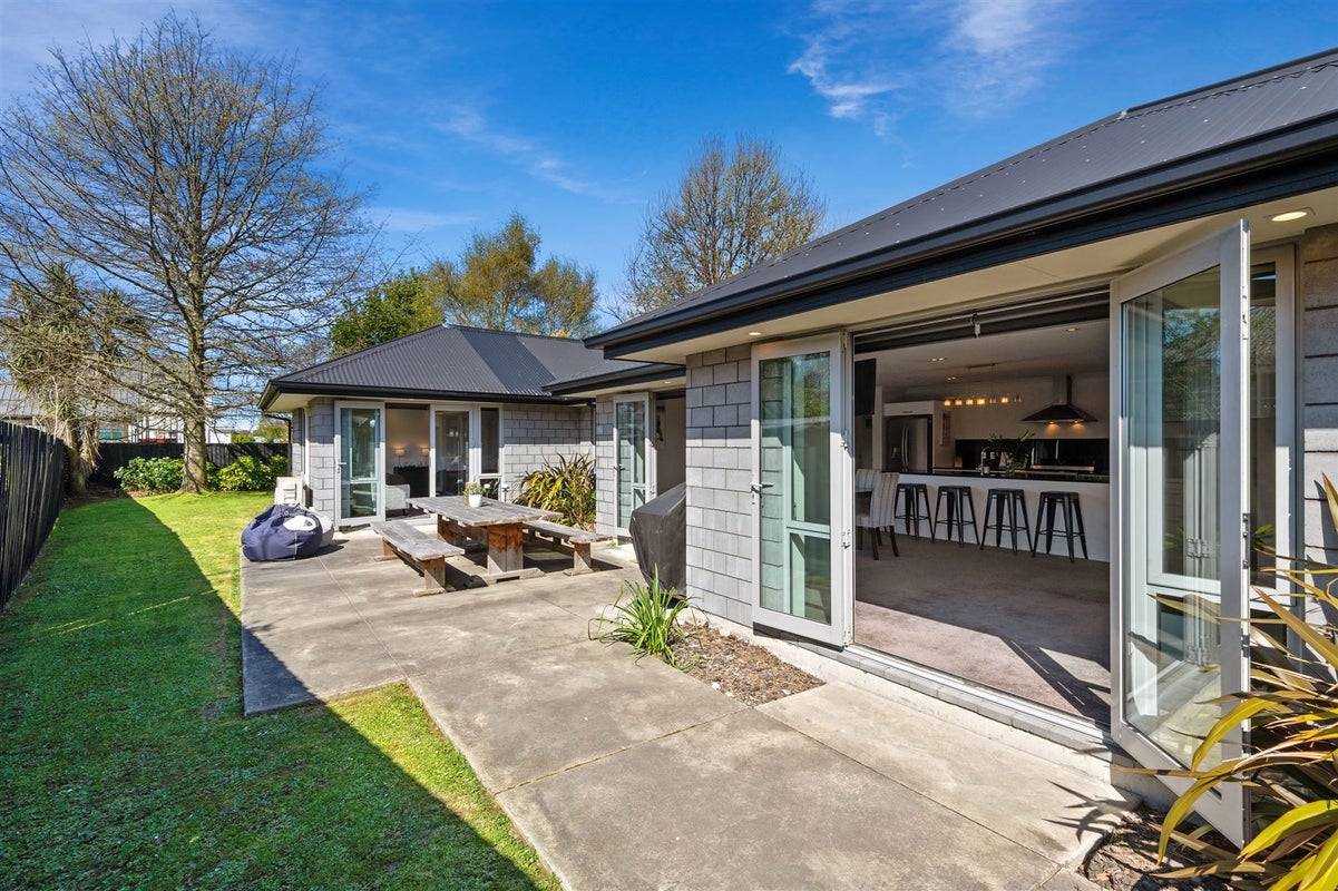 18 Bateman Avenue, Bryndwr, Christchurch - Carousel 1