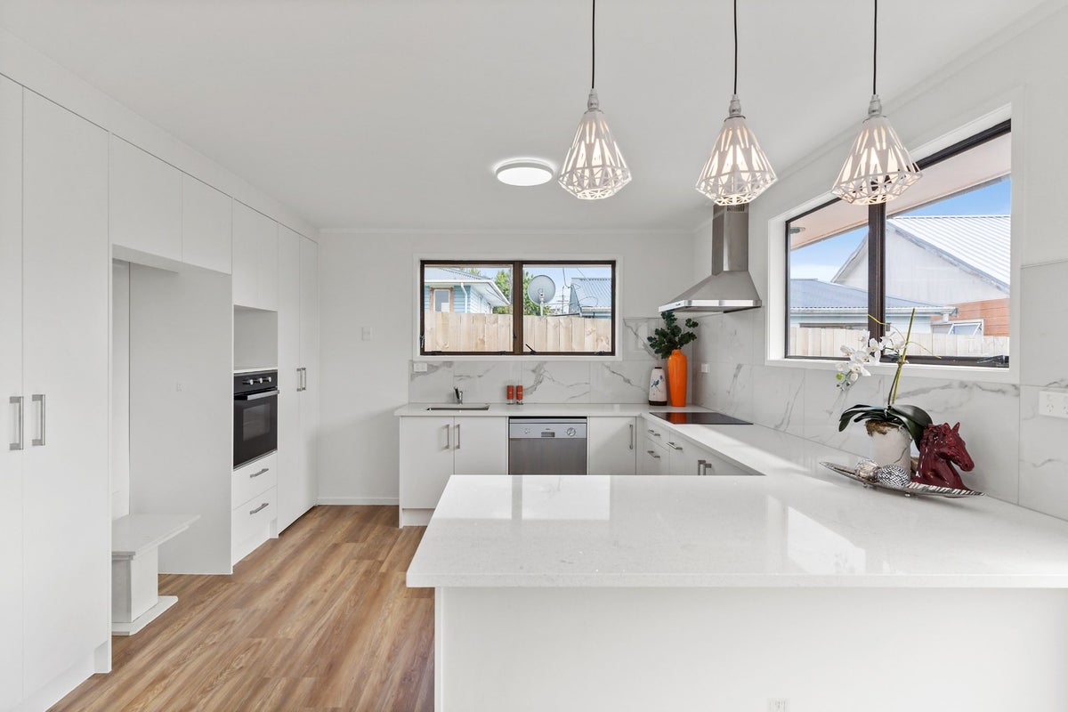 24A Roberts Road, Te Atatu South, Auckland - Carousel 2