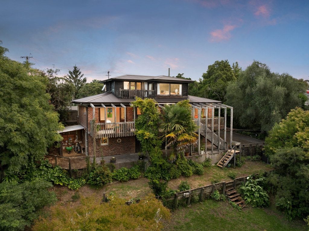 50 Selwyn Road, Cockle Bay, Auckland - Carousel 1