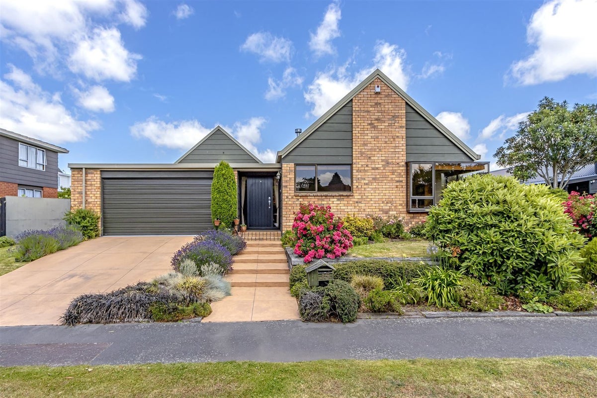 15 Crosdale Place, Burnside, Christchurch - Carousel 1