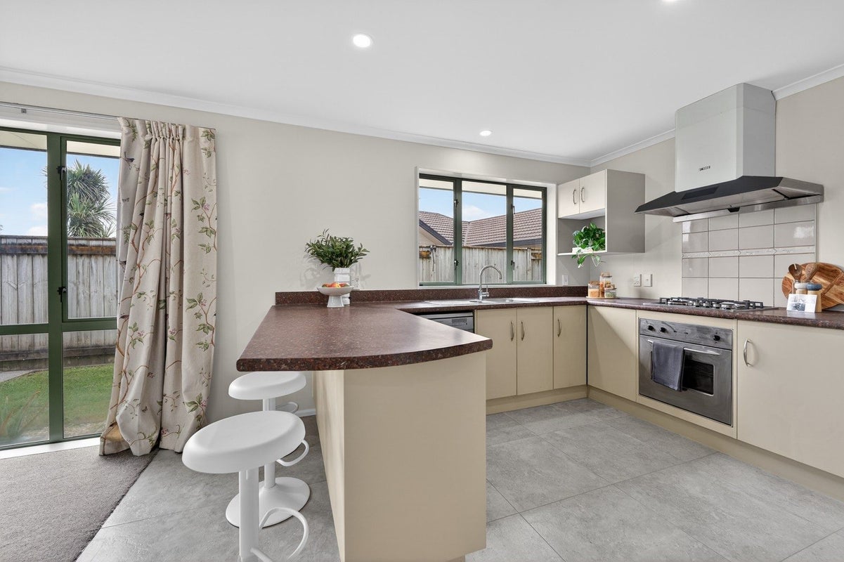 42 Brooklyn Heights Drive, Kelvin Grove, Palmerston North - Carousel 2
