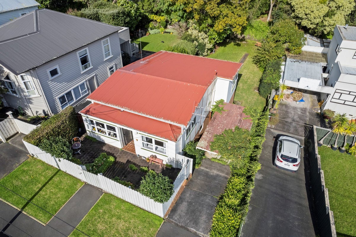 19 Hastings Parade, Devonport, Auckland - Carousel 1