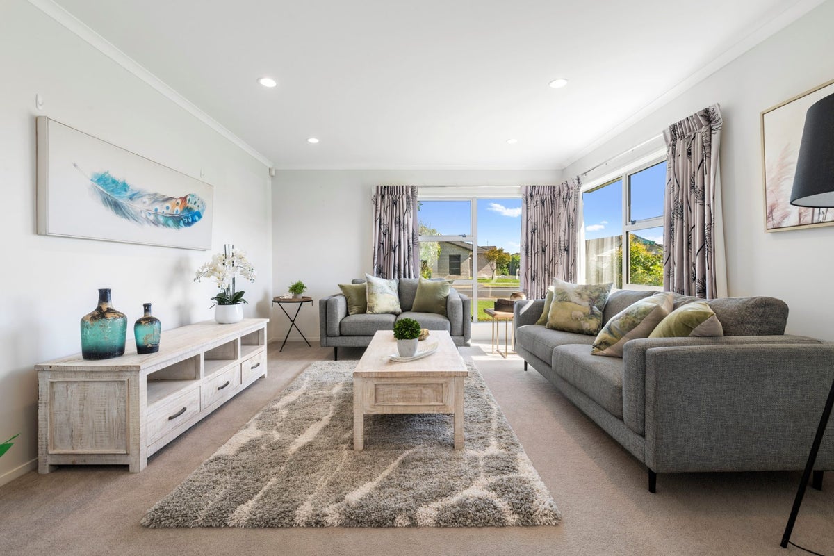 12 Strathaven Road, Wattle Downs, Auckland - Carousel 2