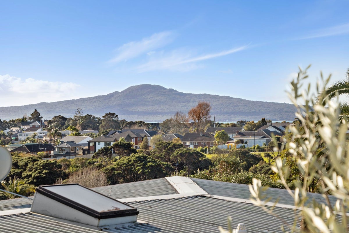 2/10 Worcester Road, Meadowbank, Auckland - Carousel 2