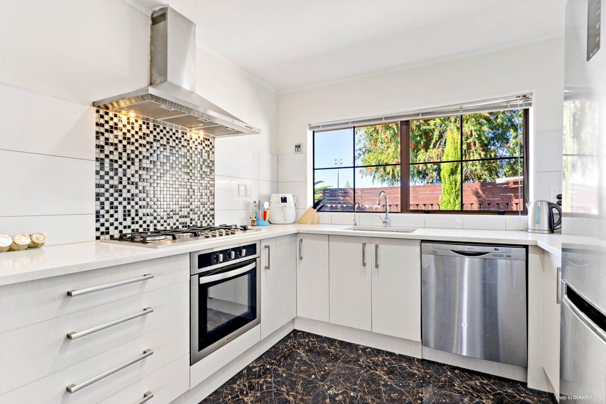 3/15 Alfriston Road, Manurewa East, Auckland - Carousel 1
