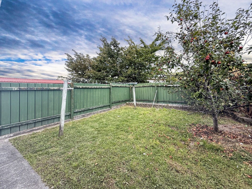 1 Kawatiri Grove, Wainuiomata, Lower Hutt - Carousel 16