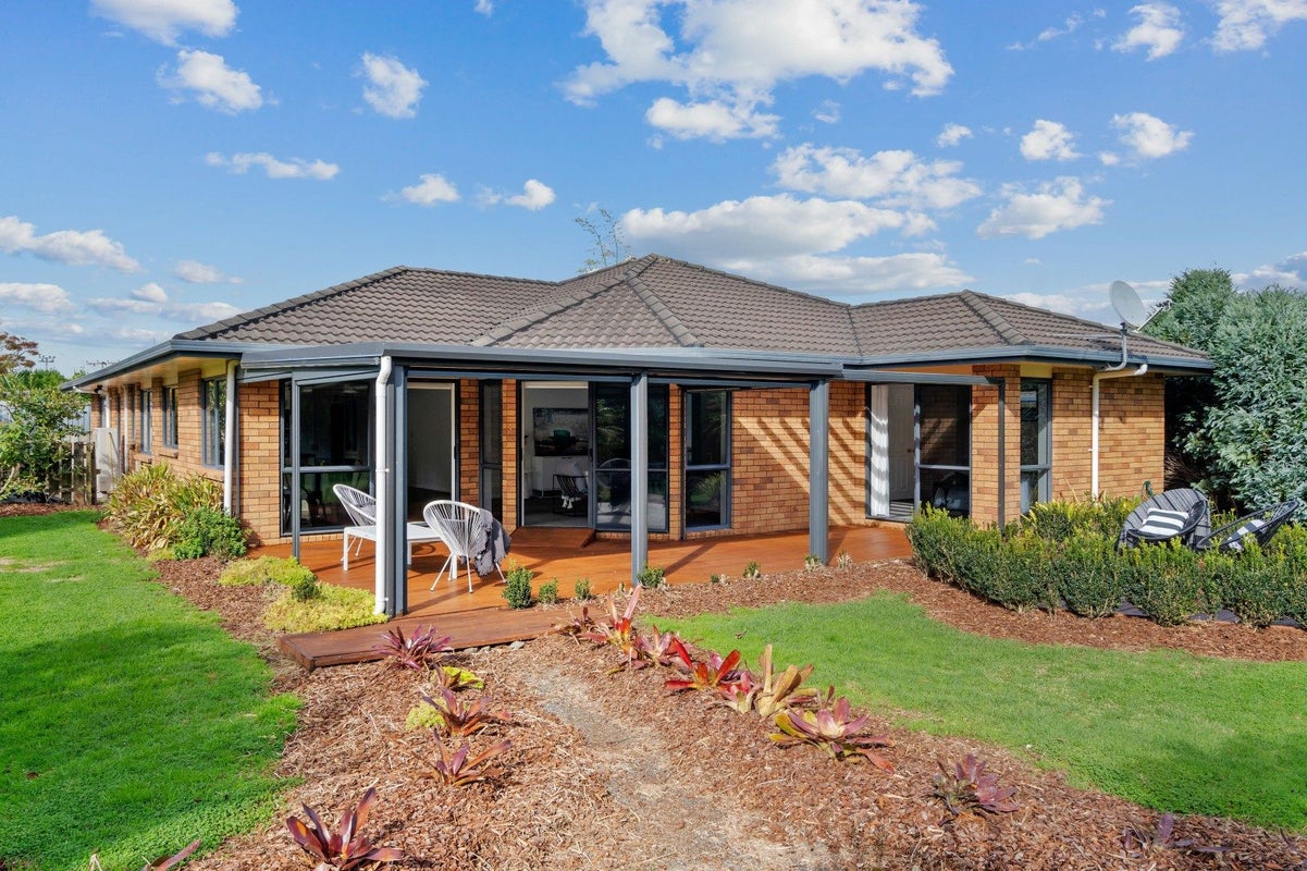 8 Maddendale Place, Whangarei - Carousel 1