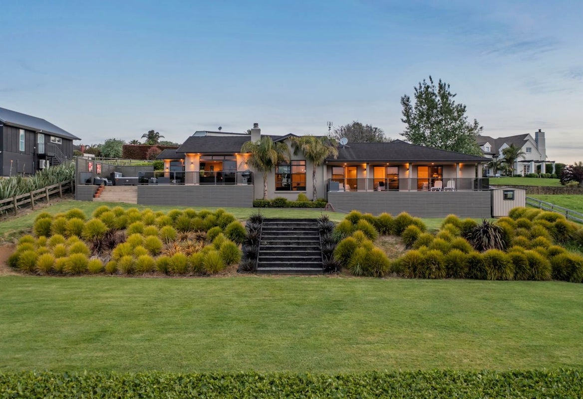 14 Regis Lane, Flat Bush, Auckland - Carousel 1