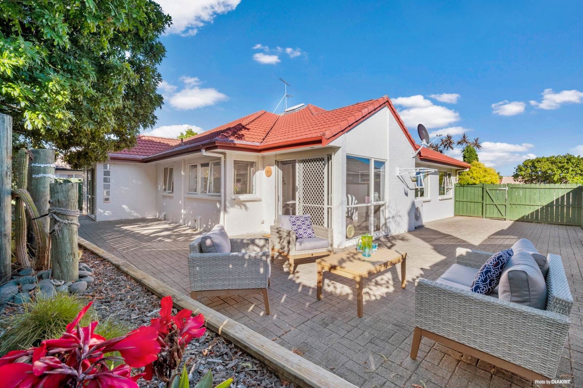 49 Palmcrest Grove, Highland Park, Auckland - Carousel 2