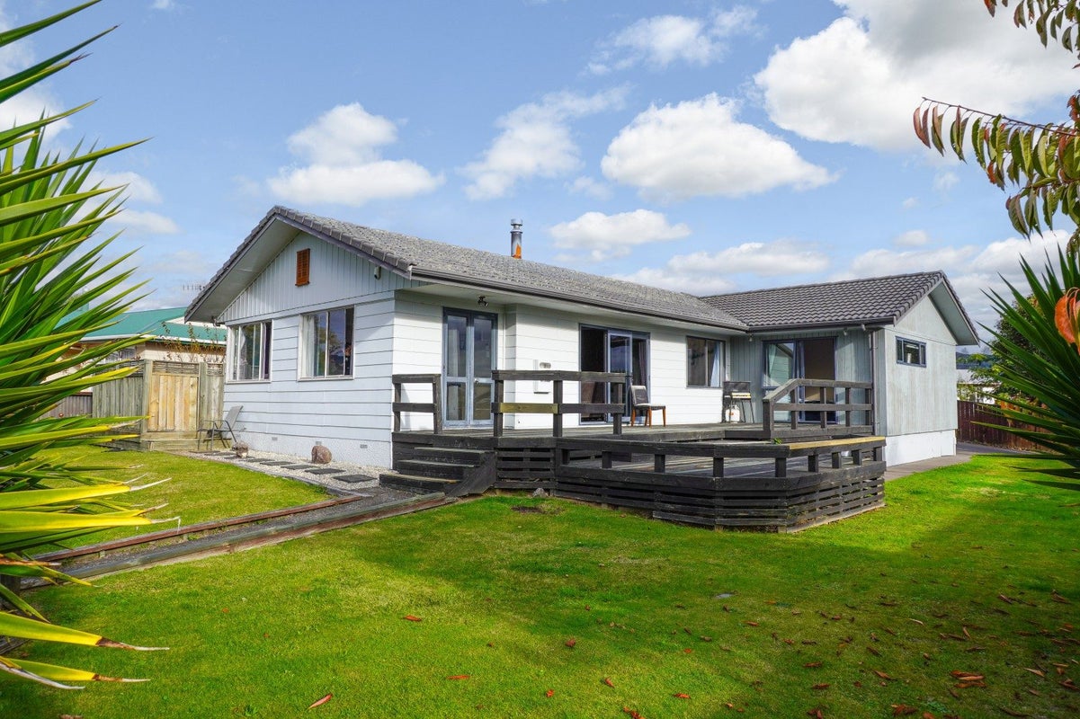 28 Tennyson Drive, Owhata, Rotorua - Carousel 1