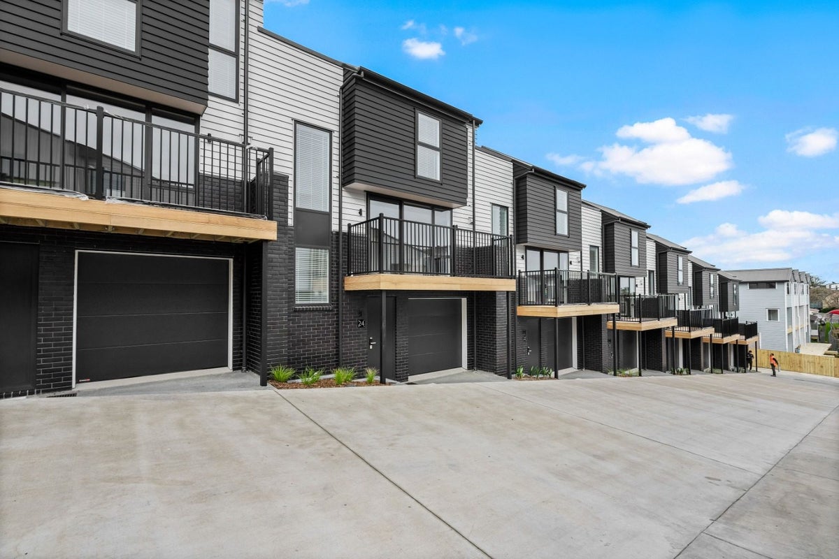 16 Panoni Lane, Howick, Auckland - Carousel 2