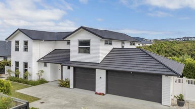 16 Cadwil Drive, Beachlands, Auckland - Carousel 1