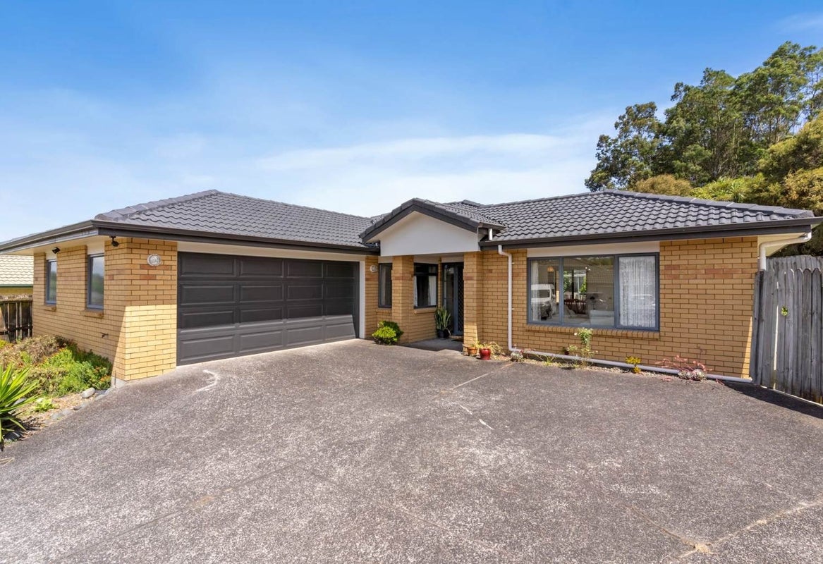 90 Buscomb Avenue, Henderson, Auckland - Carousel 1