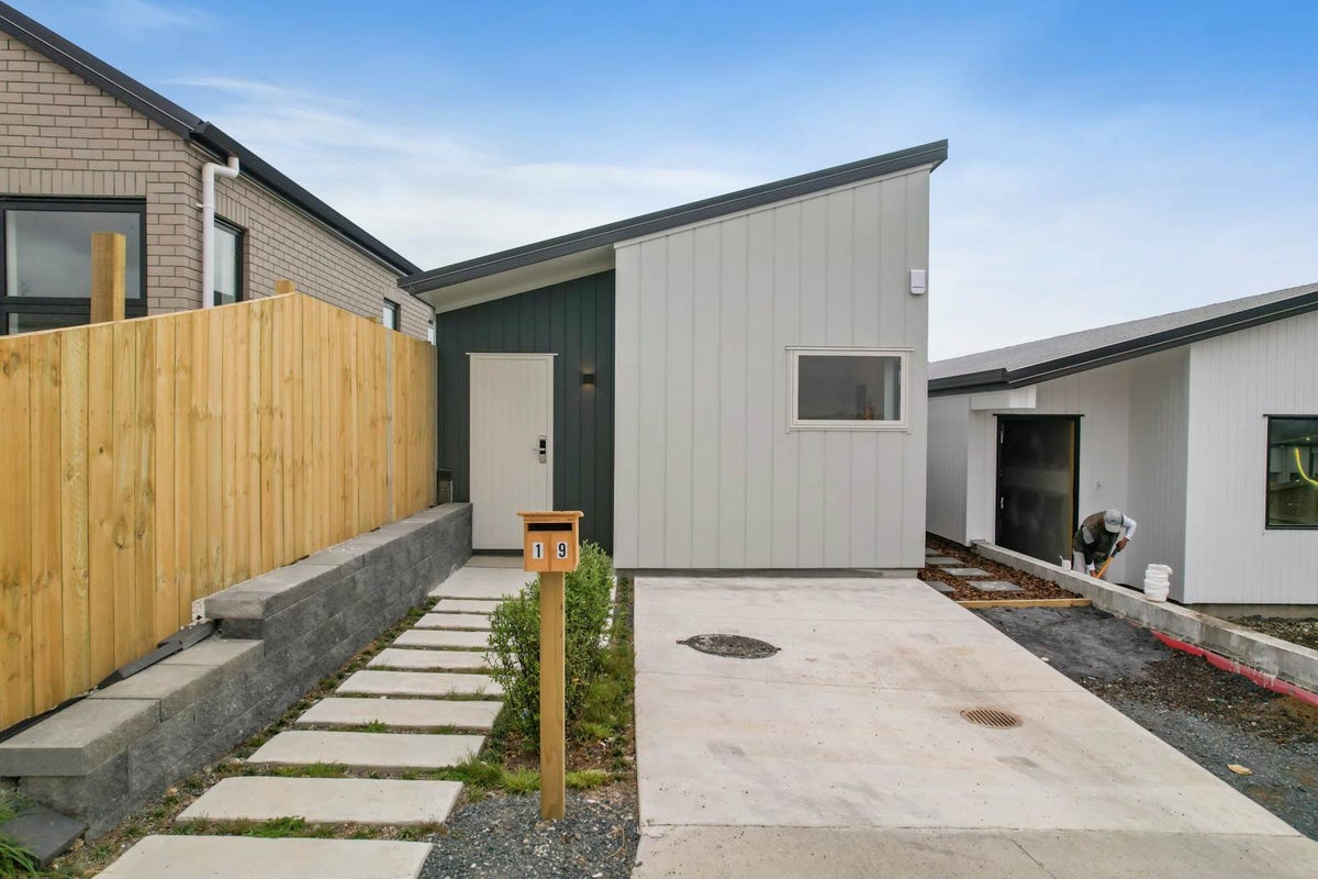 19 Biokovo Street, Massey, Auckland - Carousel 1
