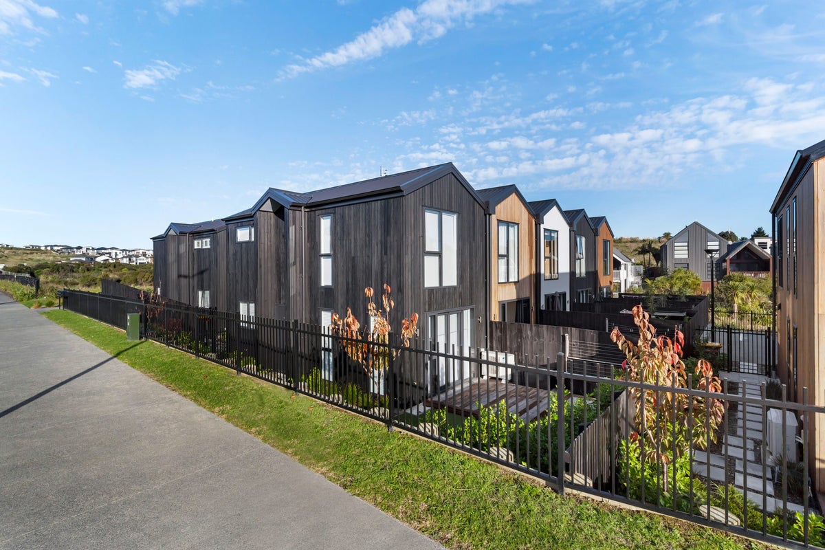 105 Ninth View Avenue, Beachlands, Auckland - Carousel 2