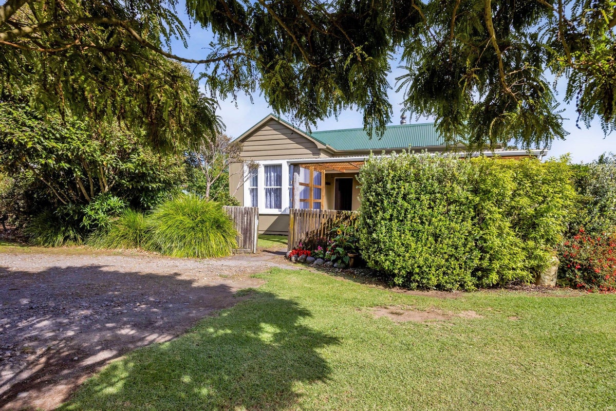 1454 South Road, Kaitake, New Plymouth - Carousel 1