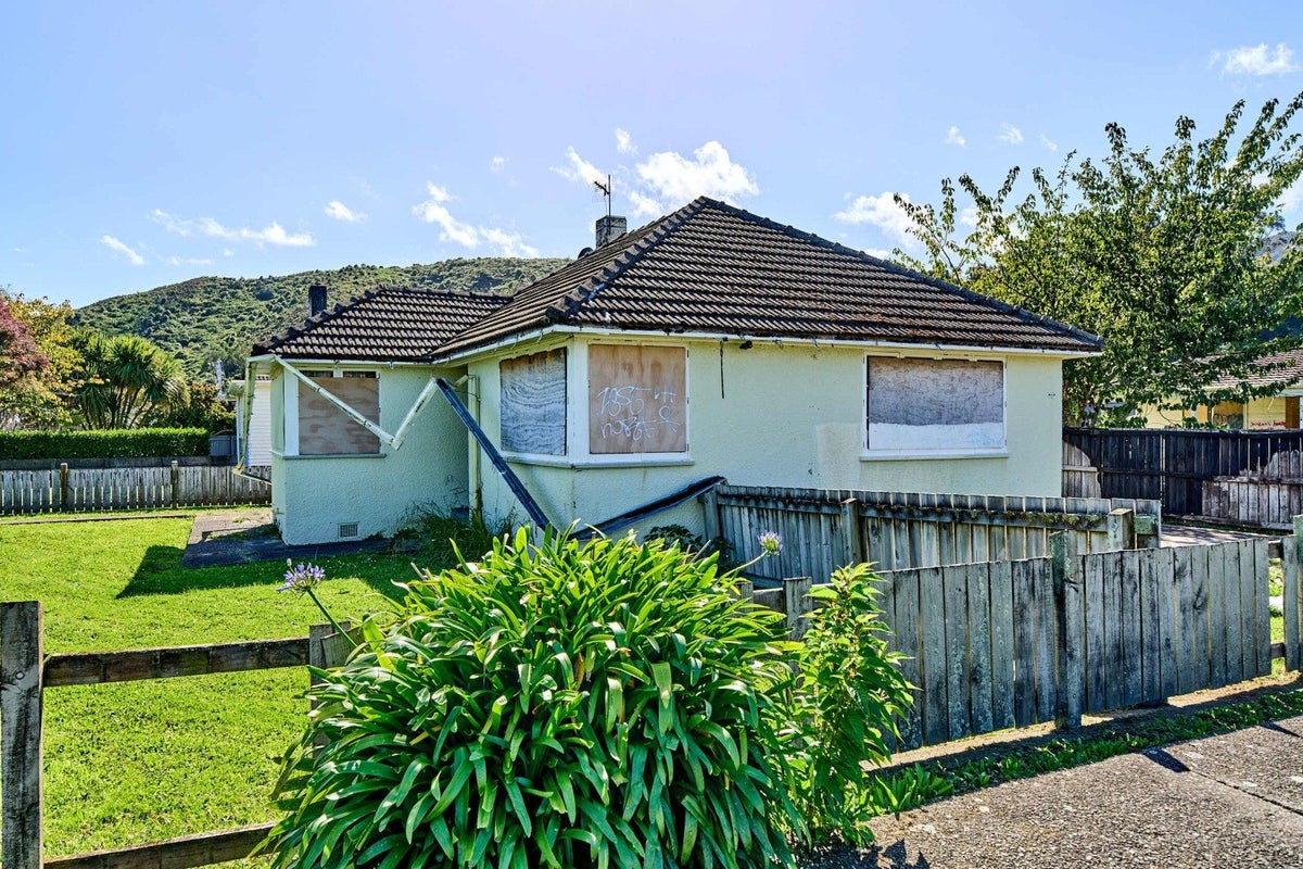 262 Naenae Road, Naenae, Lower Hutt - Carousel 2