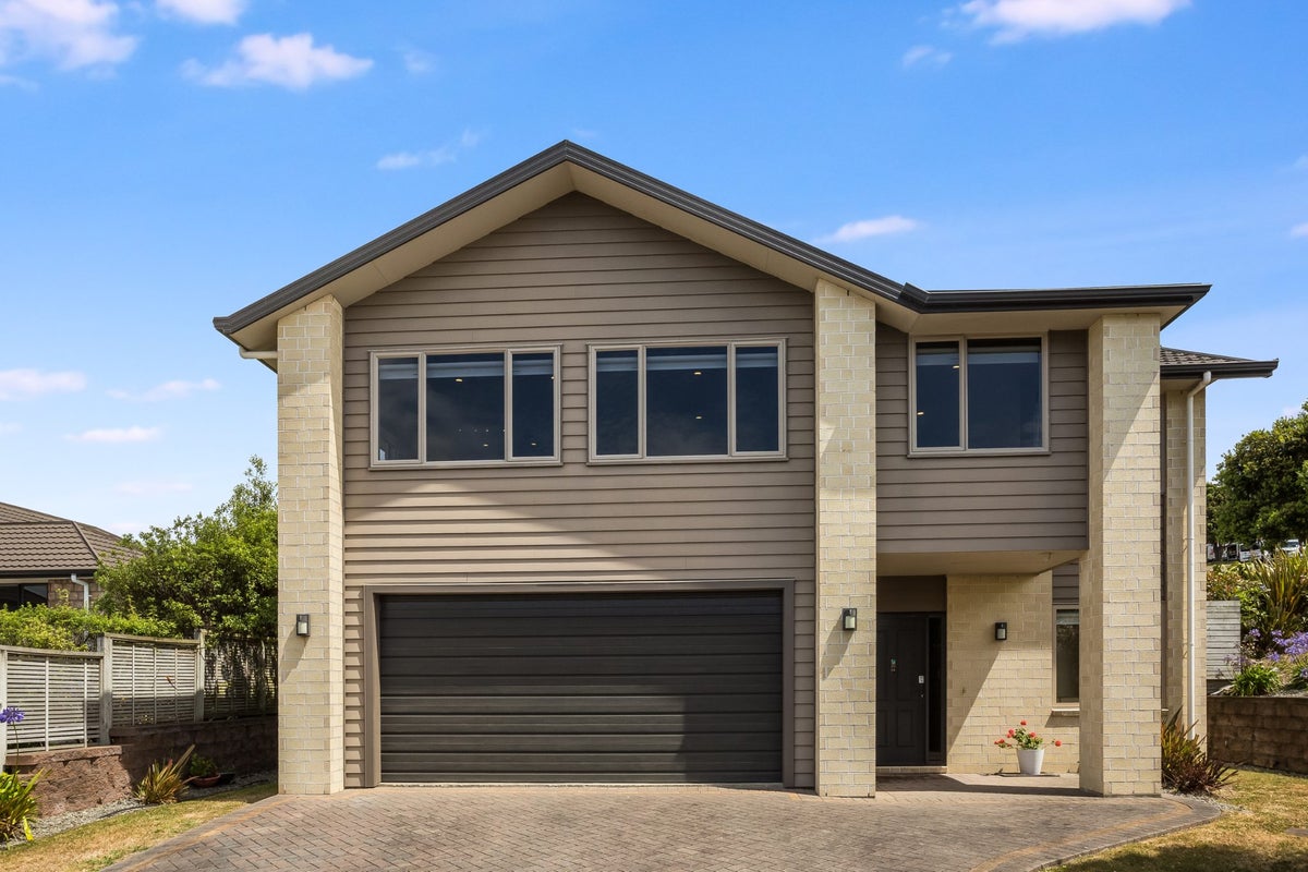 1 Milford Street, Aotea, Porirua - Carousel 34