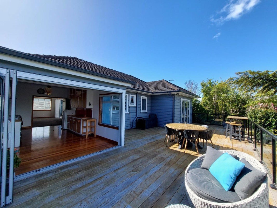 6 Mission Street, Moturoa, New Plymouth - Carousel 1