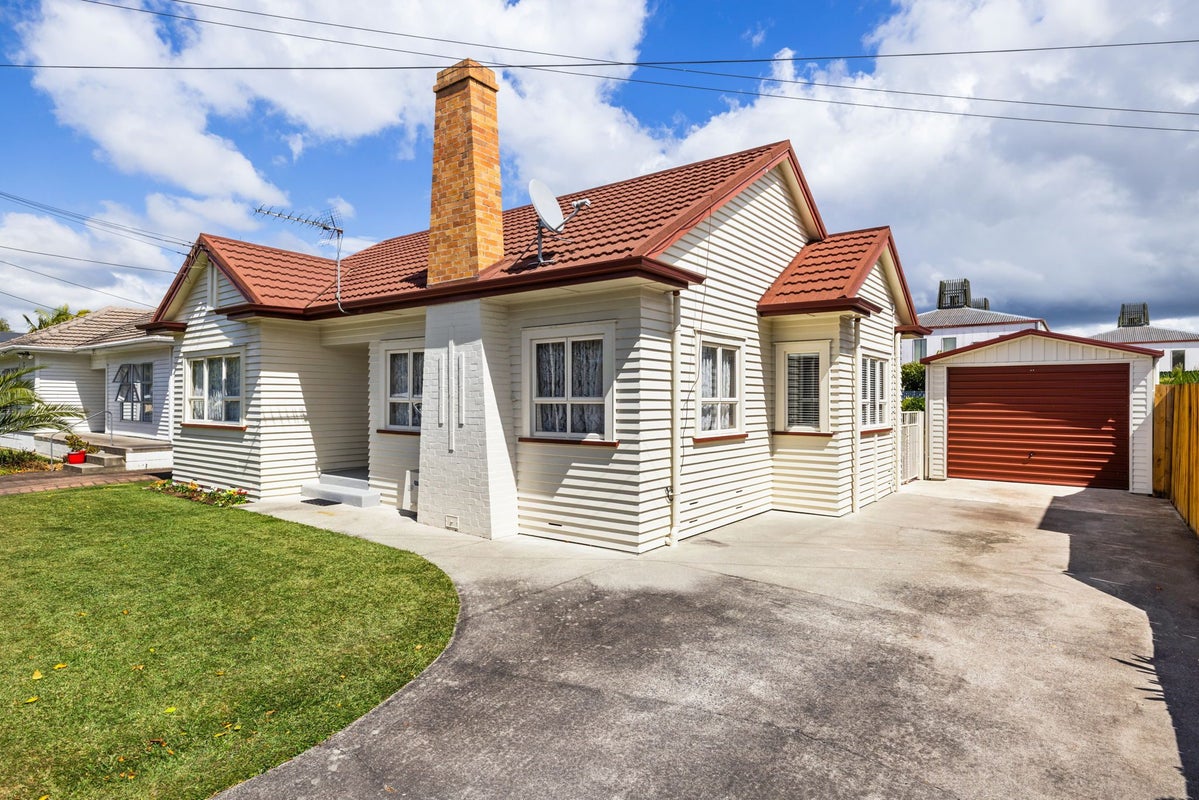 13 Bell Street, Hamilton East, Hamilton - Carousel 2