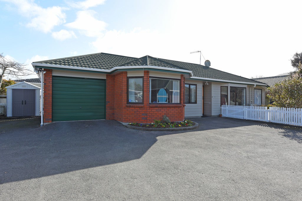 4/70C Gibbons Street, Ebdentown, Upper Hutt - Carousel 1