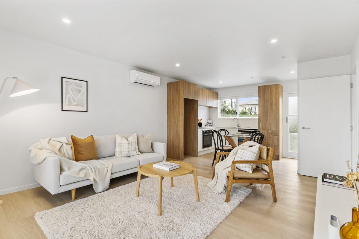 1/13 Elm Street, Avondale, Auckland - Carousel 1