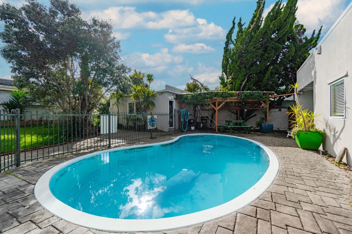 14A Hinekohu Street, New Lynn, Auckland - Carousel 2