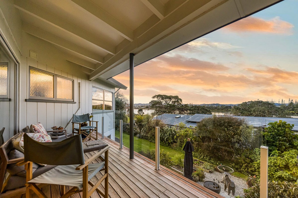 62 Pohutukawa Avenue, Red Beach, Red Beach - Carousel 2