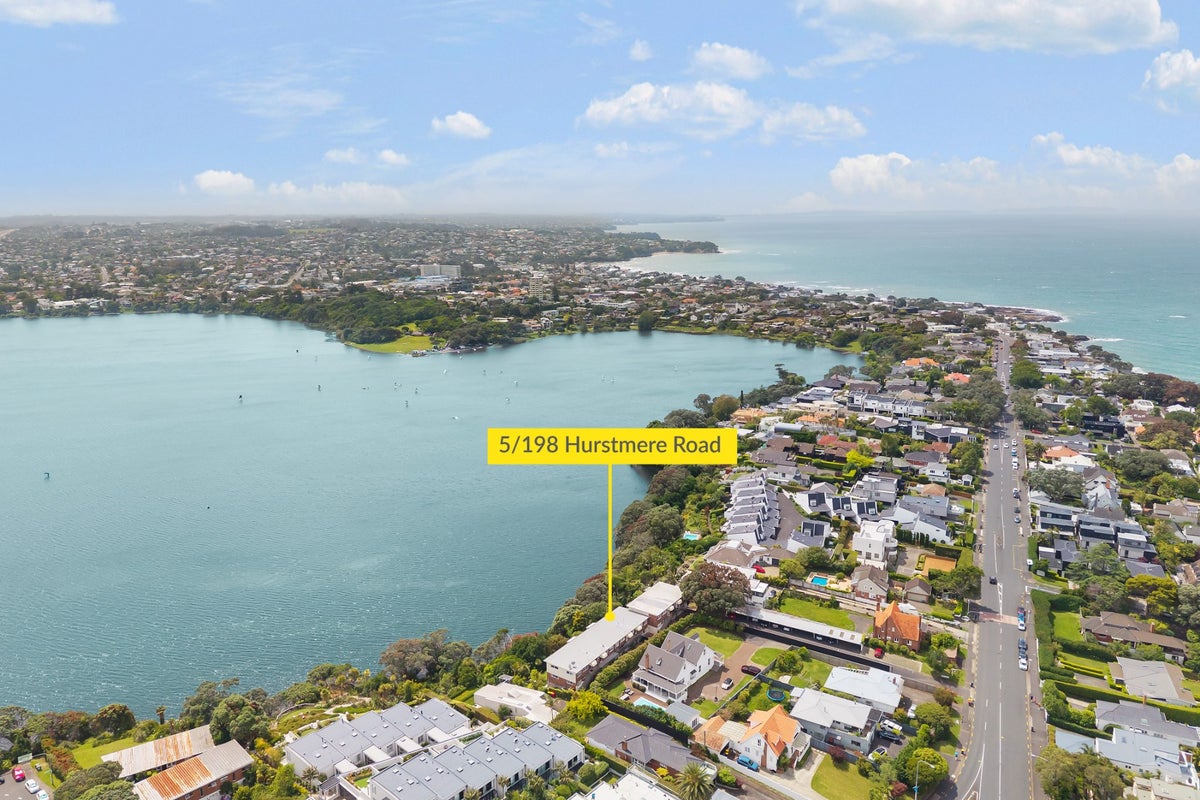 5/198 Hurstmere Road, Takapuna, Auckland - Carousel 24