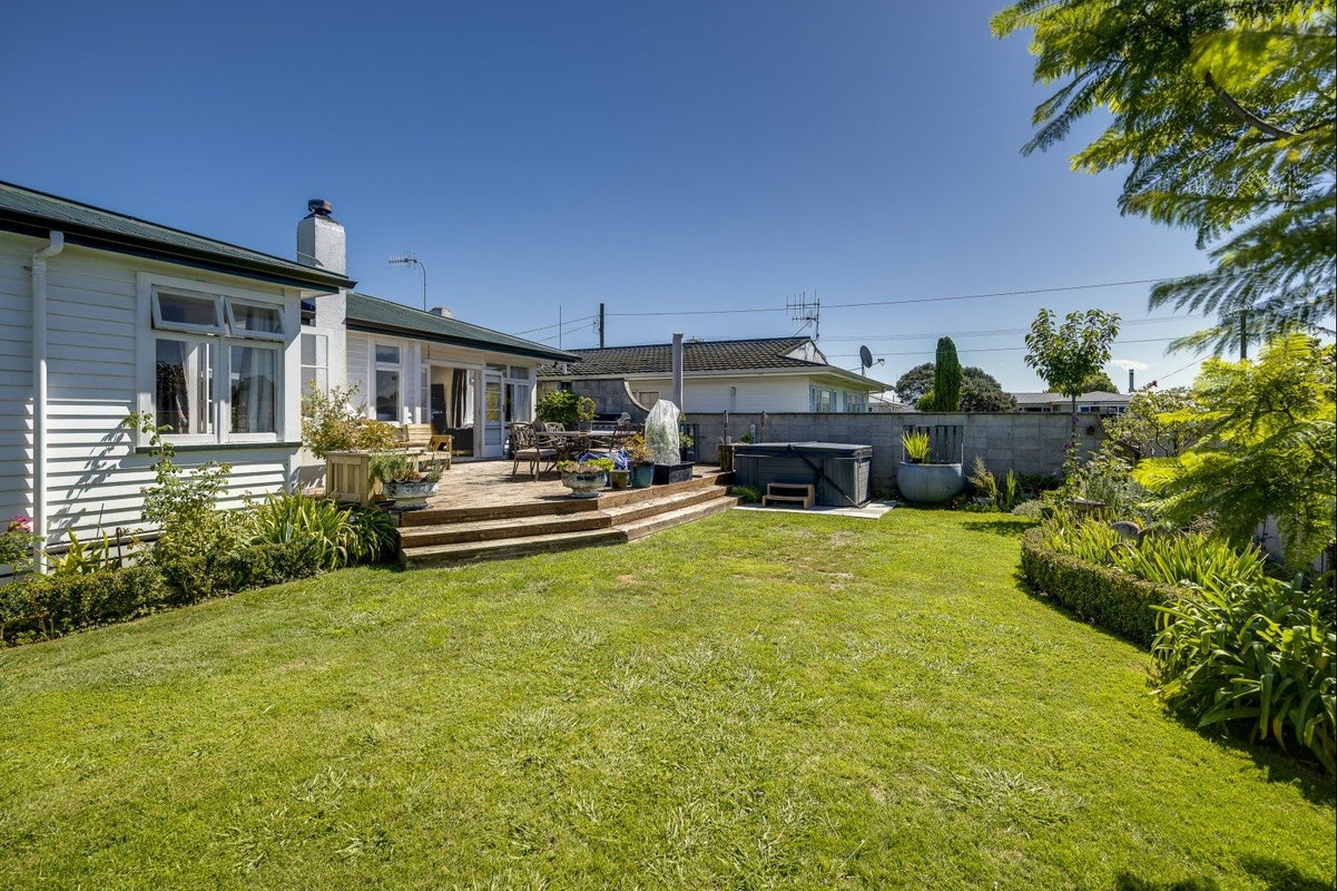 1 Marshall Street, Onekawa, Napier - Carousel 1