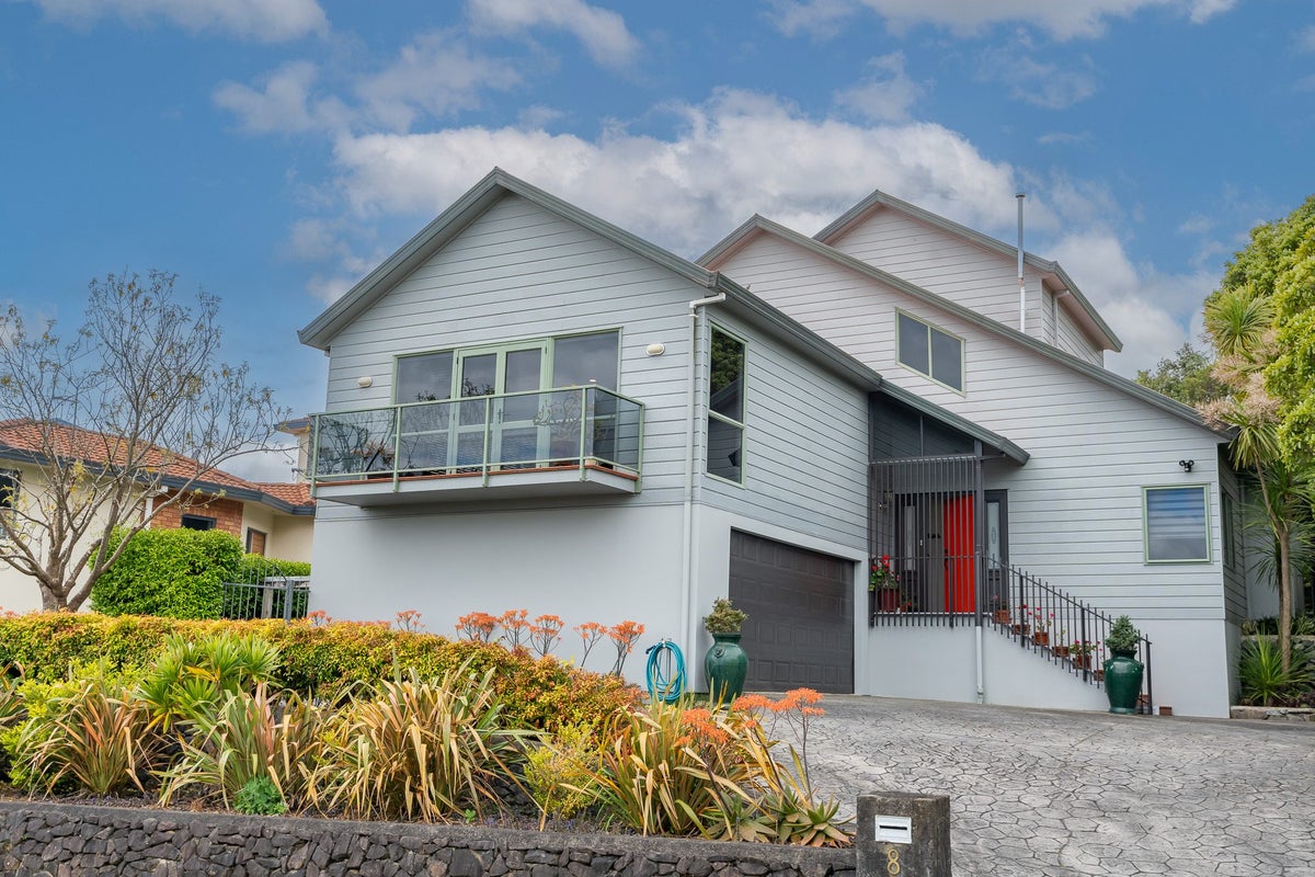 8 Tironui Terrace, Western Heights, Hamilton - Carousel 1