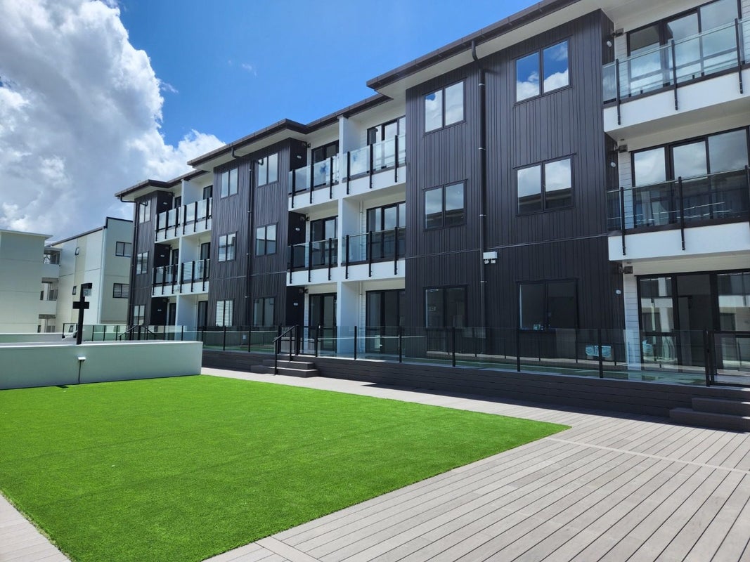 13/11 Carlos Drive, Flat Bush, Auckland - Carousel 2