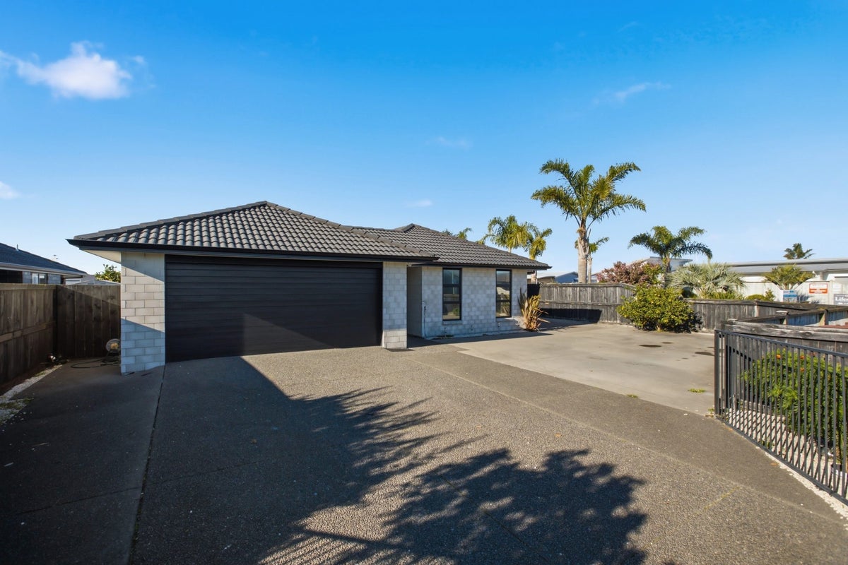 9 Kamahi Crescent, Papamoa Beach, Papamoa - Carousel 1