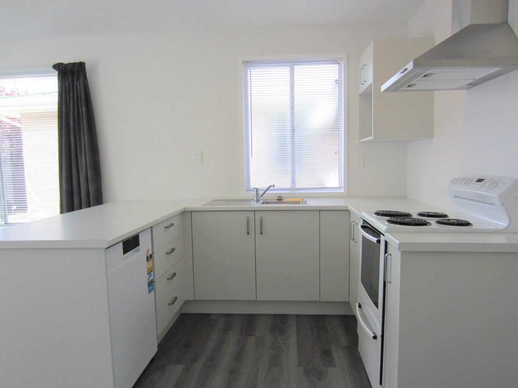 5/579 Barbadoes Street, Edgeware, Christchurch - Carousel 2
