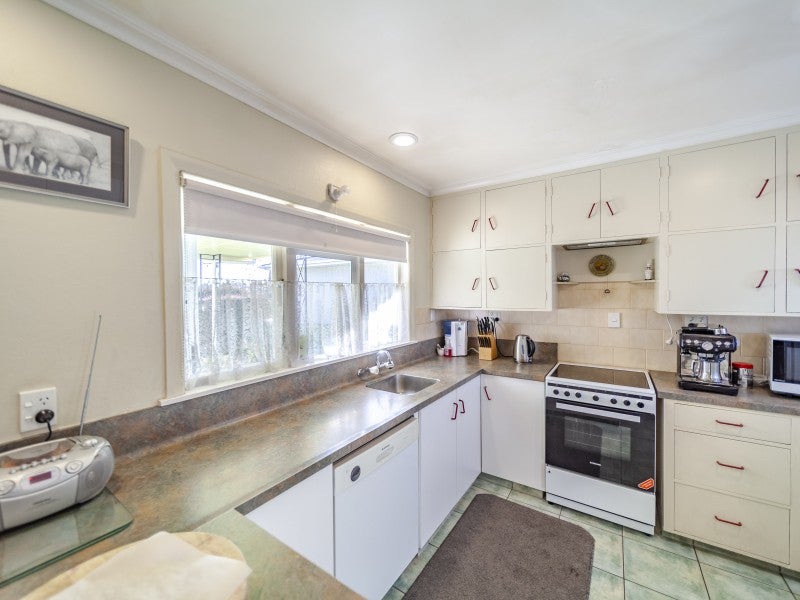 3 Alexander Avenue, Onekawa, Napier - Carousel 2