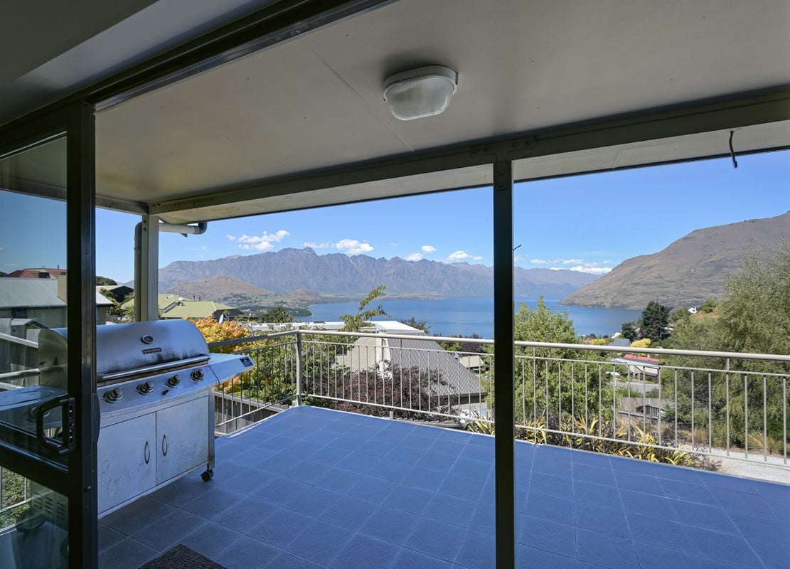 30 Greenstone Place, Fernhill, Queenstown - Carousel 2