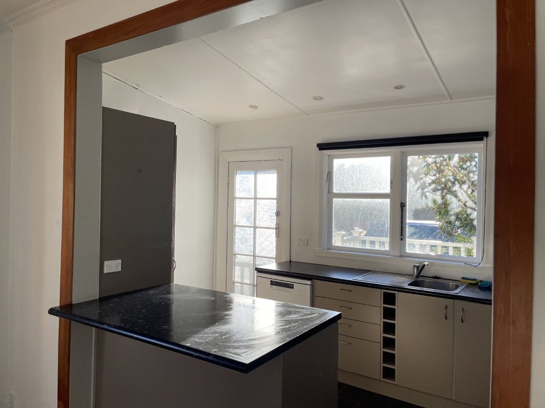 16 Hamilton Road, Hataitai, Wellington - Carousel 2