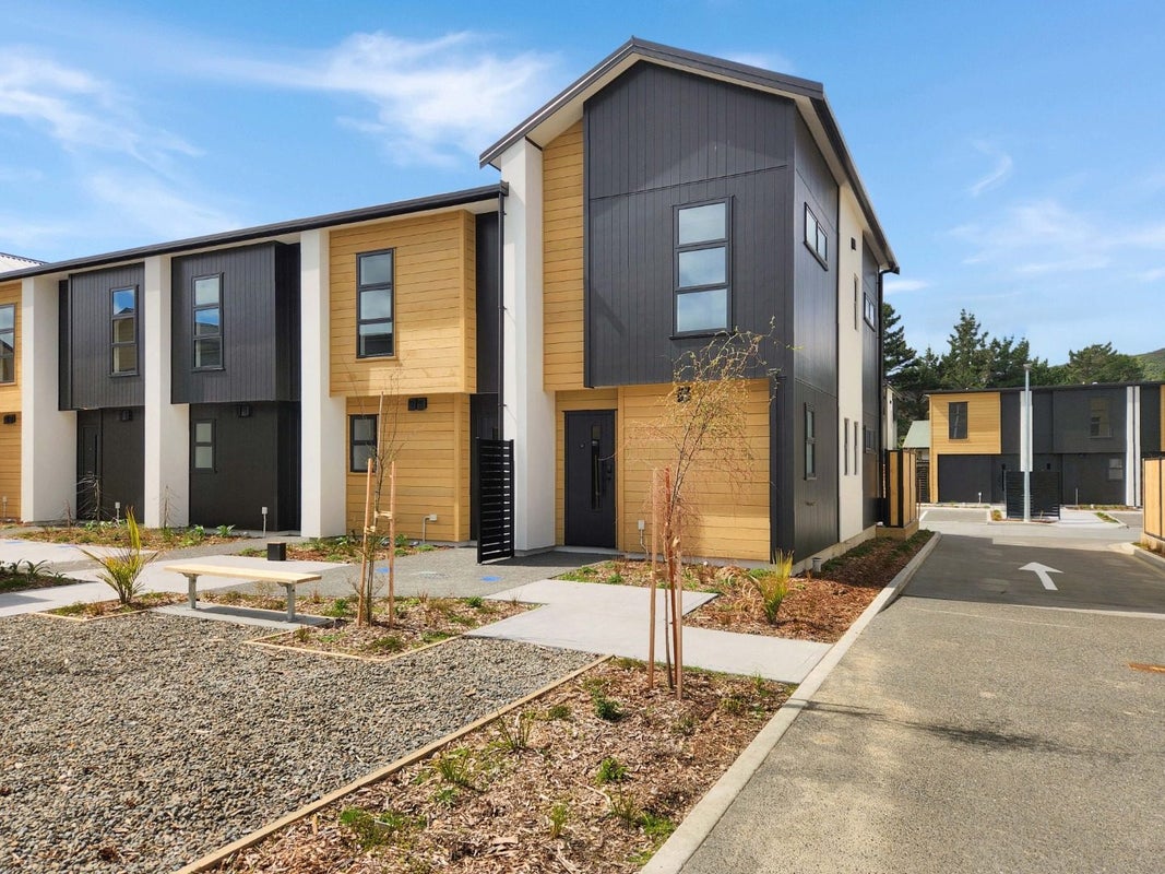 14 Te Ara o Ralph Olsen, Wainuiomata, Lower Hutt - Carousel 1