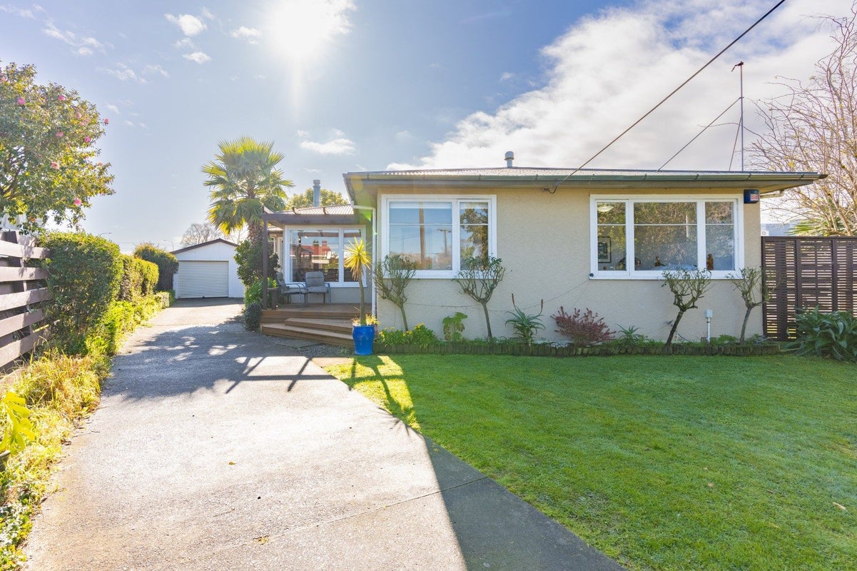 4 Laurel Place, Awapuni, Palmerston North - Carousel 2