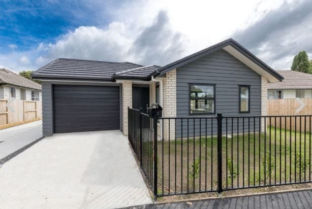 1/123 Holland Road, Fairfield, Hamilton - Carousel 1