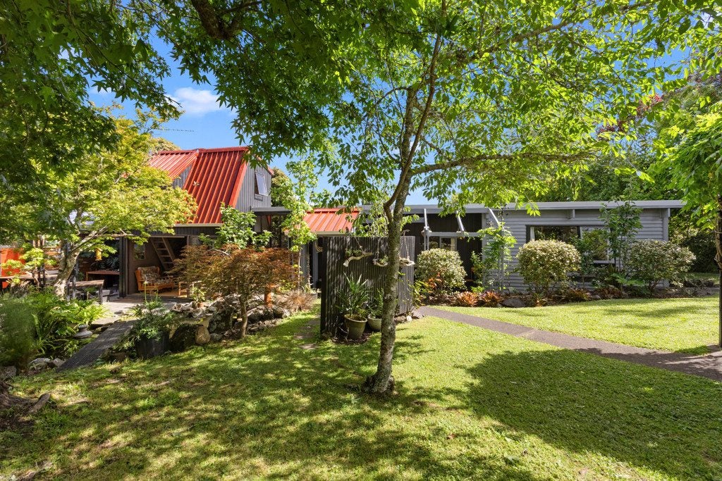 9 Pohutukawa Avenue, Shelly Park, Auckland - Carousel 1